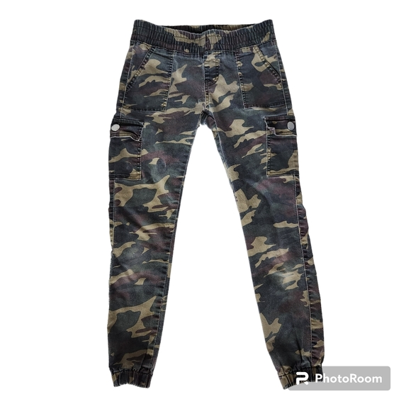 V.I.P. Green Camo Cargo Joggers, Elastic Waist & Hems Size 5/6  Style #2-80267AM - Picture 1 of 8